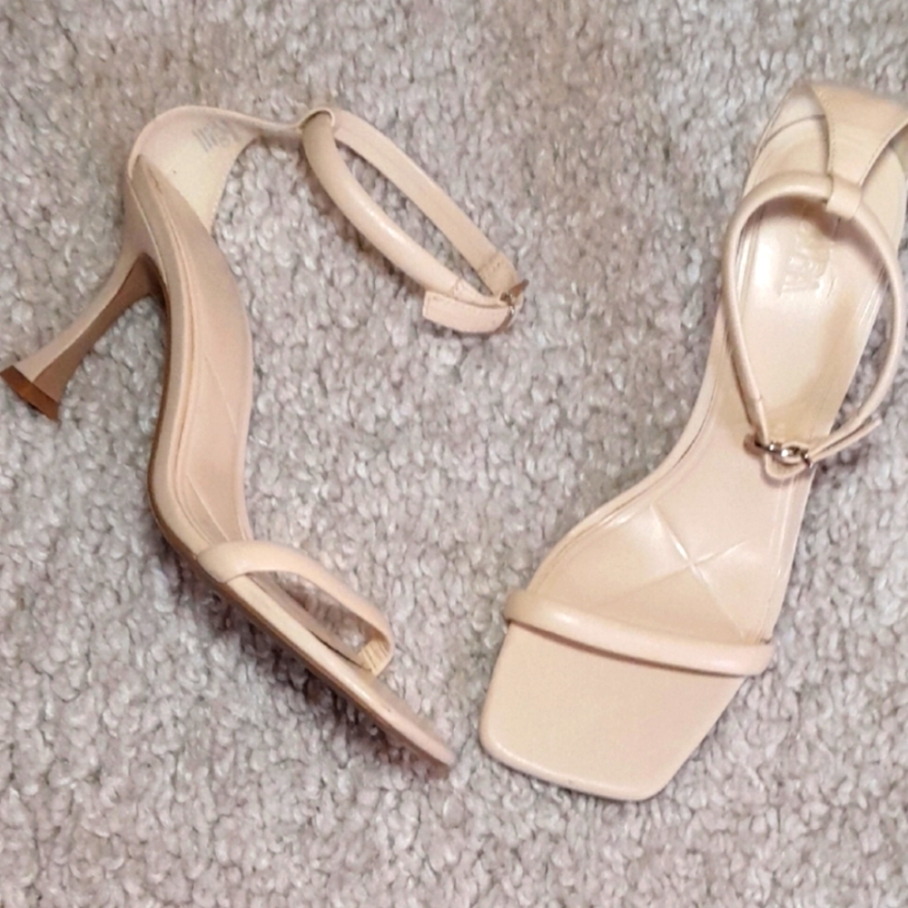ZARA CREAM PUMPS Size 9 - Picture 2 of 14